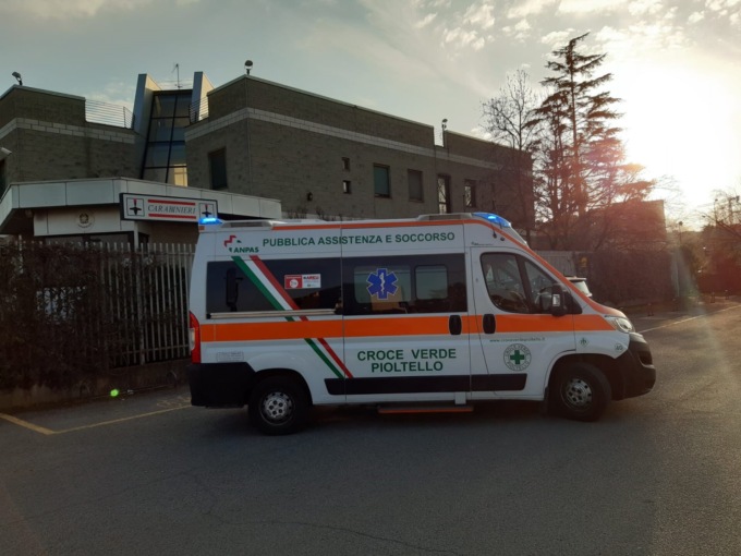 Inseguimento e colluttazione con i malviventi in fuga: feriti due carabinieri