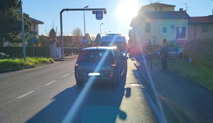 Incidente tra auto e scooter a Brugherio, allertata anche l’automedica