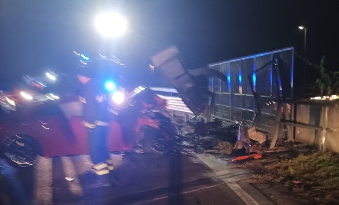 Schianto contro il guardrail a Cologno Monzese, residente scende in strada e viene aggredito