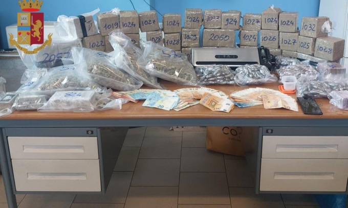 Deteneva più di 50kg di hashish: pusher in manette a Segrate