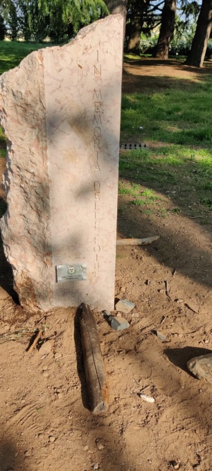 Vandali di 10 anni danneggiano la stele in memoria delle Foibe