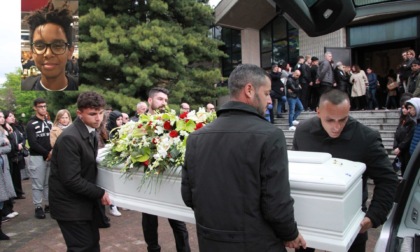 Nipote di Lino Banfi muore a soli 18 anni: folla per il funerale di Amanuel