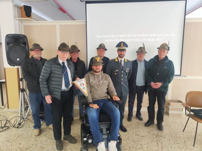 Gorgonzola, gli alunni dell’Imi incontrano il maresciallo degli Alpini Luca Barisonzi