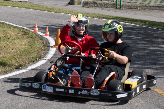 Un go kart che abbatte ogni barriera a Pessano con Bornago