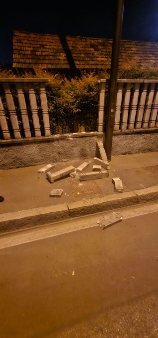 Perde il controllo dell’auto e si schianta contro un muretto a Cernusco sul Naviglio