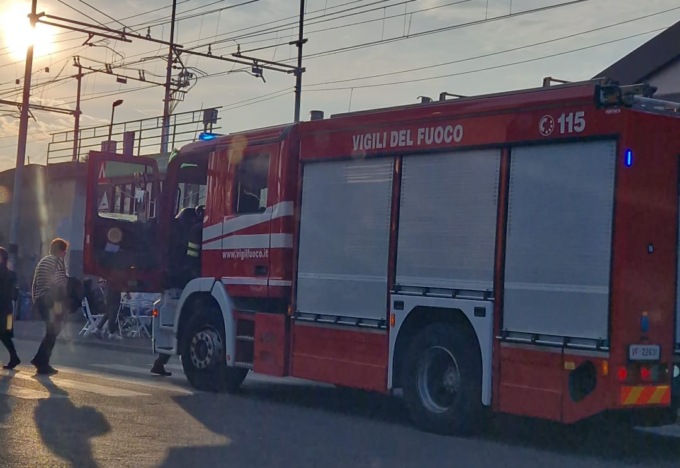 Ascensori nuovi della metropolitana di nuovo guasti a Cassina de’ Pecchi, sei ragazzi liberati dai pompieri