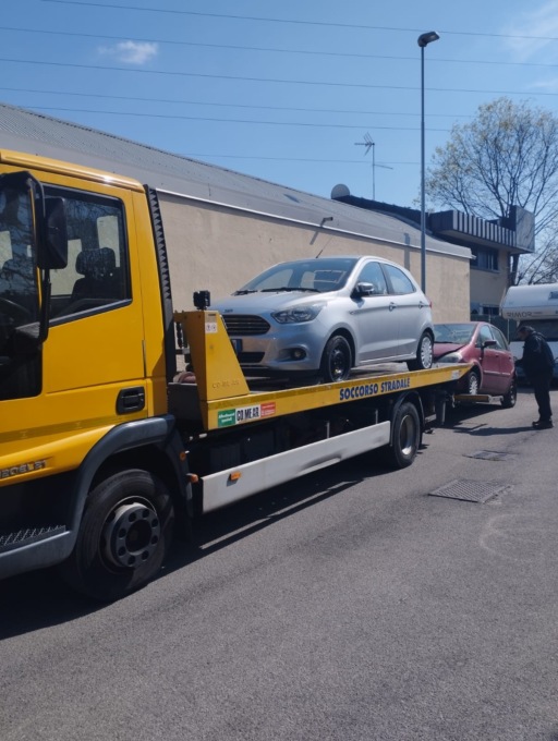 A Brugherio prosegue l’operazione “Decoro urbano”: rimosse altre due auto abbandonate