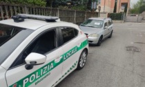 Circolava con l'auto dalla targa straniera a Brugherio, fermato e sanzionato