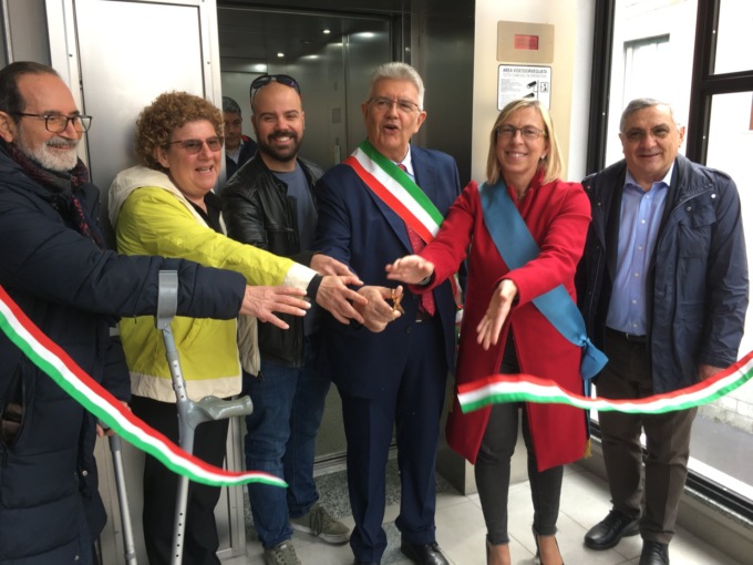 Addio alle barriere architettoniche nella stazione di Vimodrone, aspettando l’ascensore anche a Cascina Burrona