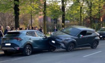 Incidente a Cassina de' Pecchi: un'auto "sale" su una vettura in sosta