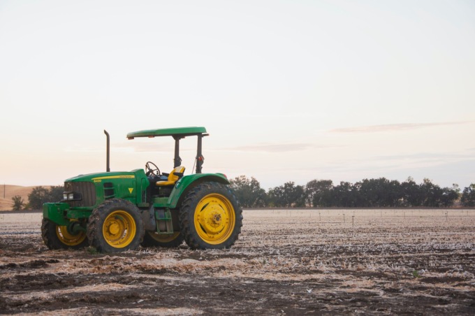 Trattorino agricolo: caratteristiche dell’equipaggiamento e particolarità della scelta
