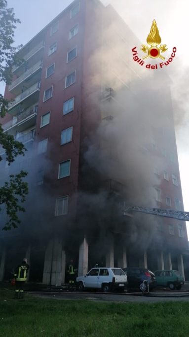 incendio a vimodrone via santa rita