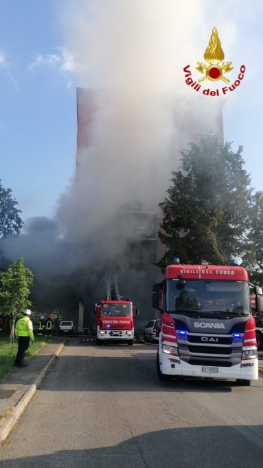 incendio a vimodrone via santa rita