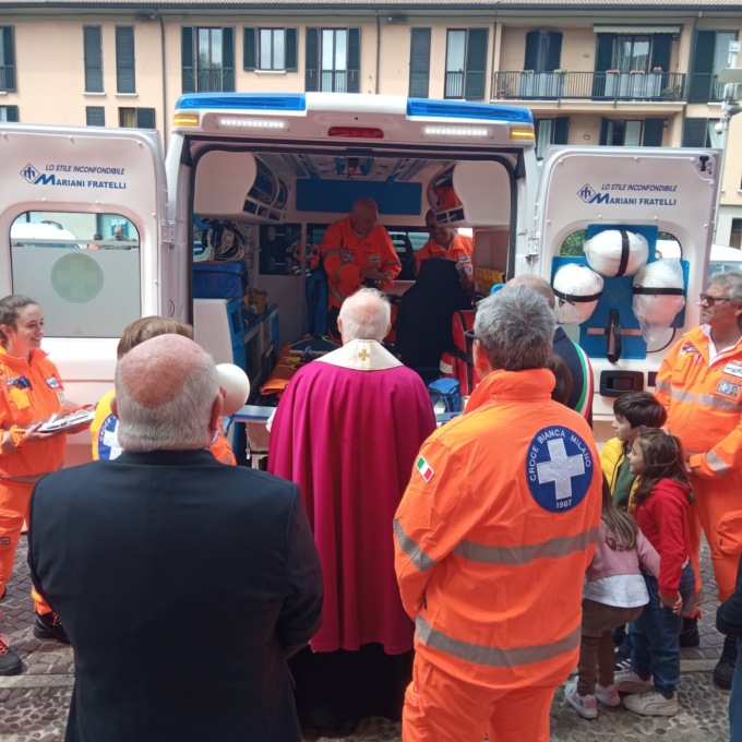 Una nuova ambulanza nella flotta della Croce Bianca di Cernusco sul Naviglio