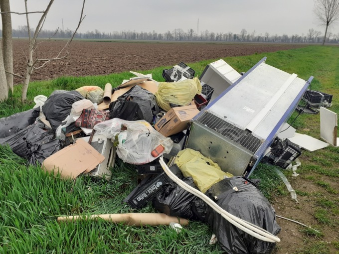 Abbandono abusivo di rifiuti a Rodano, la Polizia Locale becca il colpevole