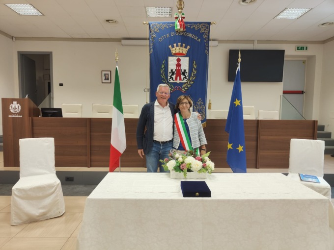 A Gorgonzola è stato sancito il passaggio di testimone: la fascia è passata a Ilaria Scaccabarozzi