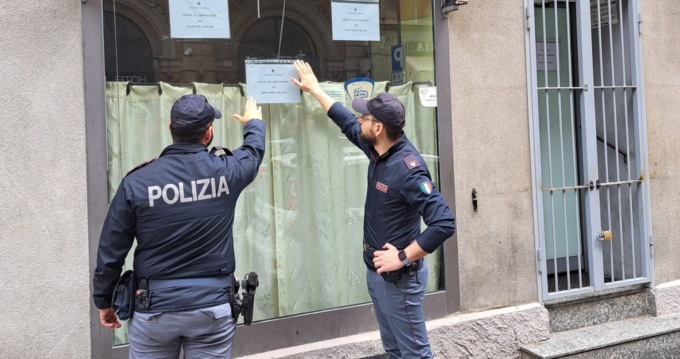 Poliziotti e carabinieri minacciati con dei cocci di bottiglia, questore chiude un bar