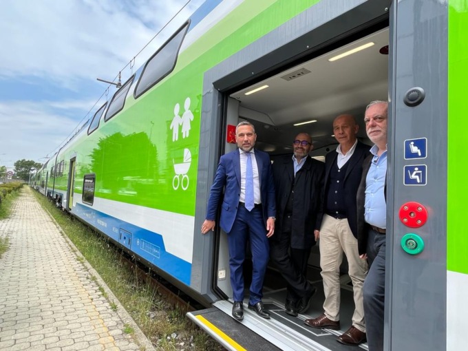 Nuovo treno Caravaggio per la tratta Milano-Bergamo: “Entro il 2025 dismetteremo i vecchi convogli”