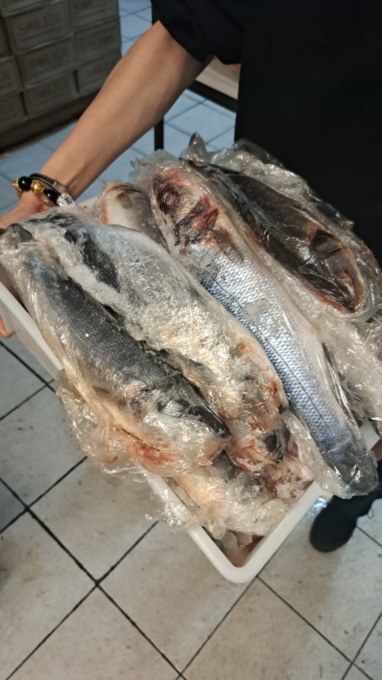 Cibo scaduto o senza etichette: sequestri al ristorante e in un supermercato di Cologno Monzese