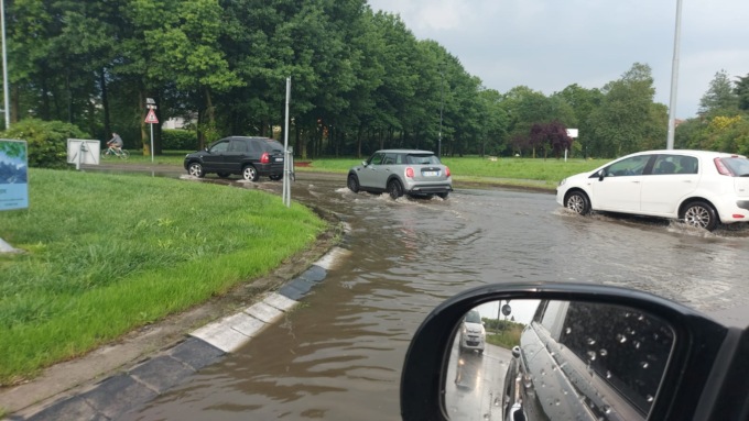 Temporale improvviso, Bussero finisce sott’acqua: disagi alla viabilità