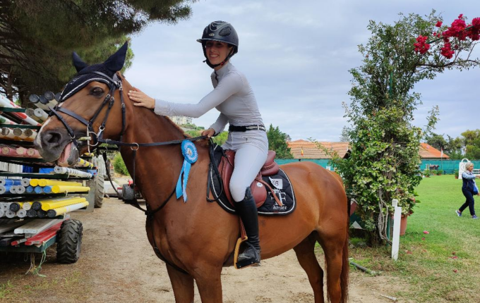 L’amazzone di Cernusco sul Naviglio trionfa a Sanremo al concorso internazionale di salto a ostacoli