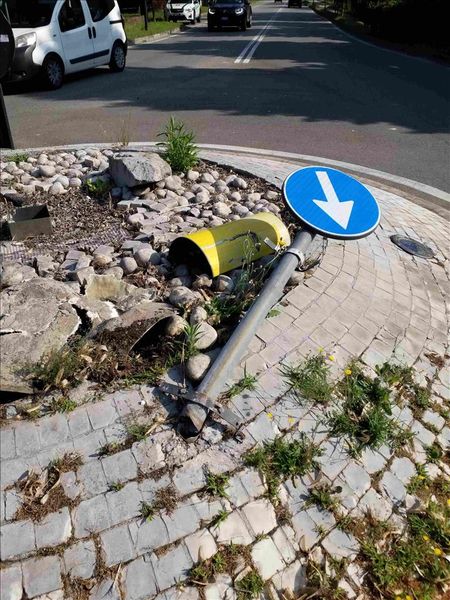 Spaccano, imbrattano e scappano: la Polizia di Segrate ha scovato i responsabili