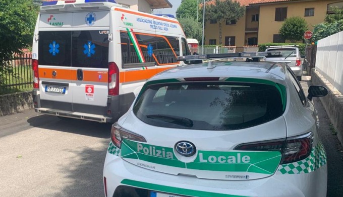 Investita in via Curiel a Melzo, sul posto ambulanza e automedica