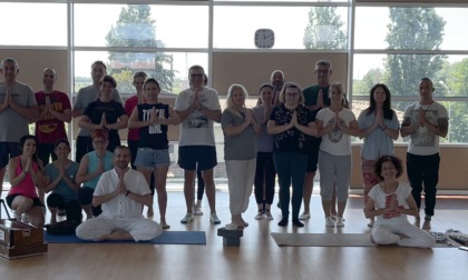 Una lezione di yoga per aiutare l’Emilia Romagna