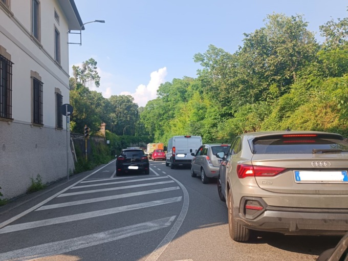 Auto in colonna a Vaprio d’Adda e Canonica d’Adda per i lavori al ponte