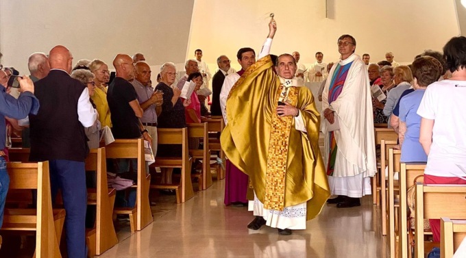 L’arcivescovo ha consacrato a Pioltello la chiesa della Beata Vergine
