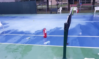 Il Centro tennis di Cernusco sul Naviglio devastato dai vandali