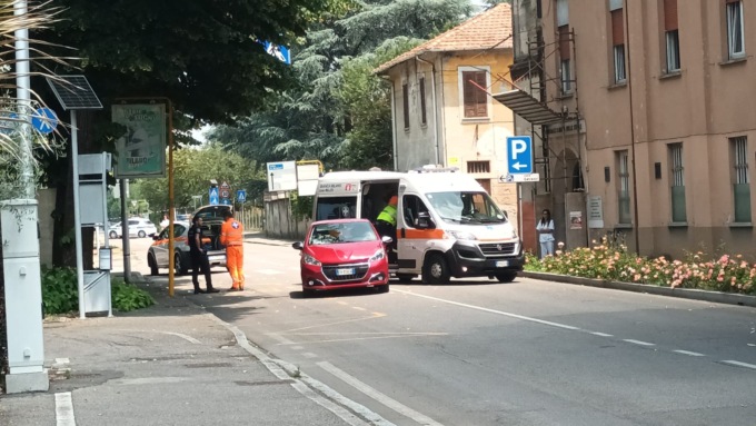 Un semaforo a chiamata pedonale all’incrocio killer di Melzo