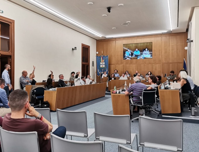 Via libera con polemica al deposito di rifiuti vicino al pozzo dell’acqua potabile a Cernusco sul Naviglio