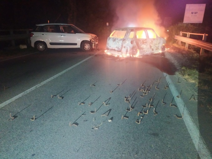 Assalto da film in un’azienda di Cambiago,  quattro auto incendiate: vigilante ferito