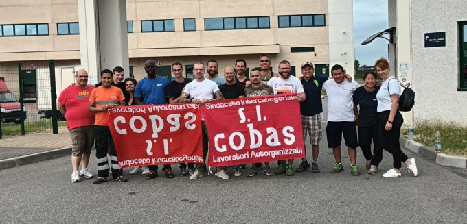 Sciopero dei lavoratori della logistica, code di camion davanti alla Iss Palumbo di Truccazzano