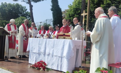 Don Domenico Alonge ha celebrato la prima Messa al campo dell'oratorio