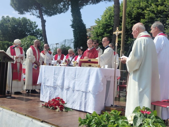 Don Domenico Alonge ha celebrato la prima Messa al campo dell’oratorio