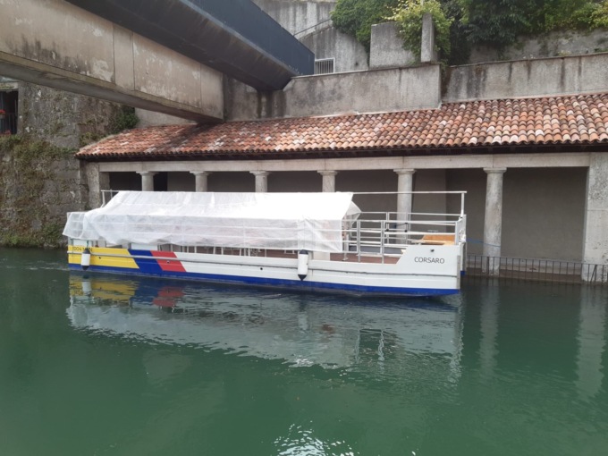 “Togliete il battello dallo storico lavatoio di Vaprio d’Adda”