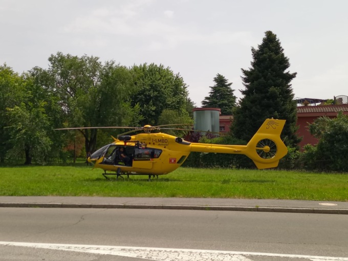 Malore all’interno di un cantiere, per lui arrivano l’elisoccorso e l’ambulanza