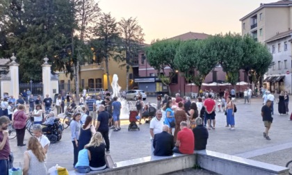 Per la chiusura di piazza Roma a Brugherio si combatte a suon di flash mob e raccolta firme