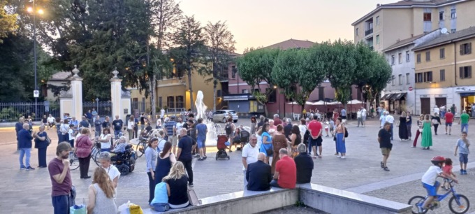 Per la chiusura di piazza Roma a Brugherio si combatte a suon di flash mob e raccolta firme