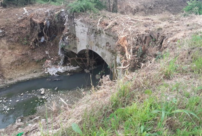 Masate, dalle sterpaglie spunta un ponte sul Trobbia
