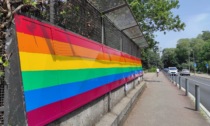 Un ponte arcobaleno a Cernusco sul Naviglio per il Milano Pride 2023