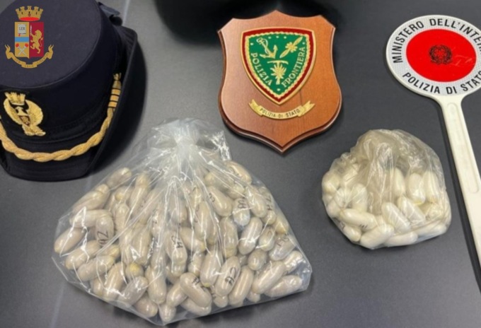 In aeroporto con un chilo e mezzo di droga nel reggiseno: beccata dalla Polizia di Frontiera di Linate