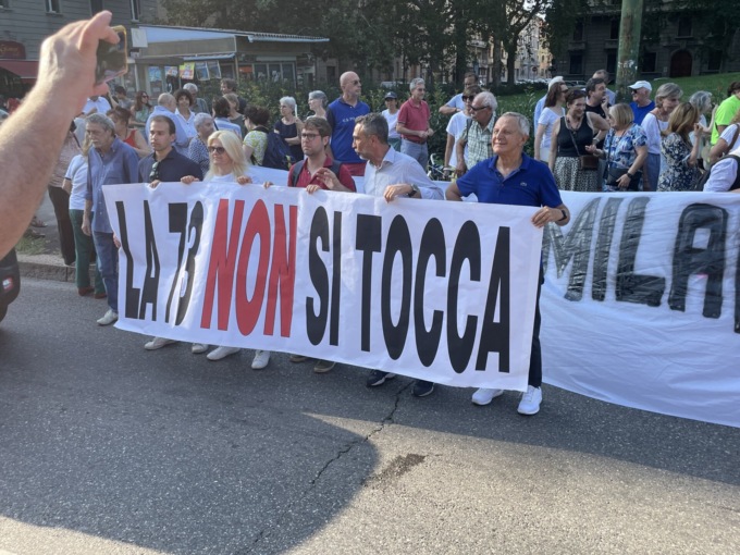 I cittadini di Segrate a Milano contro la soppressione della Linea 73