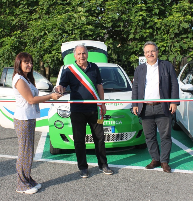 Taglio del nastro per la nuova stazione di ricarica elettrica di Truccazzano