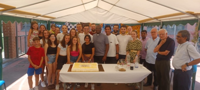 Parte per una missione nelle Filippine, la comunità di Pessano lo ha salutato
