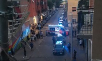 VIDEO SHOCK: guerriglia urbana e sassaiola in piazza. Le immagini girate dai residenti