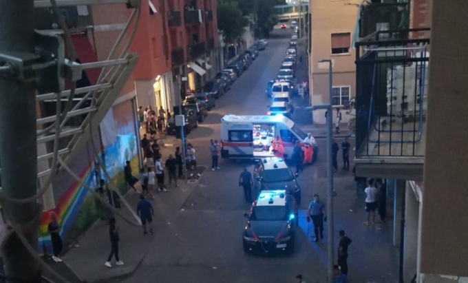 VIDEO SHOCK: guerriglia urbana e sassaiola in piazza. Le immagini girate dai residenti
