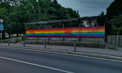 Il ponte arcobaleno di Cernusco sul Naviglio preso di mira dai vandali